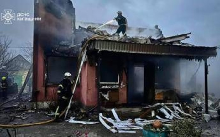 Ucraina-Russia, notte di fuoco su Kiev. Oggi Trump e Zelensky in call con i leader Ue Ucraina-Russia, notte di fuoco su Kiev. Oggi Trump e Zelensky in call con i leader Ue