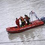 Como, si tuffa nel lago e non riemerge, dispersa bambina di 10 anni Como, si tuffa nel lago e non riemerge, dispersa bambina di 10 anni