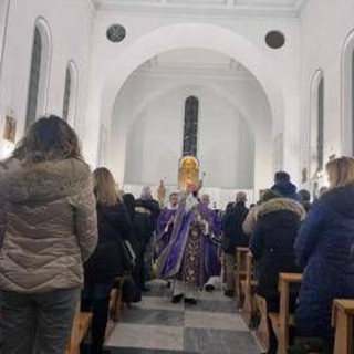 Messa di riparazione nella chiesa profanata a Ostia, cardinale Reina: "Feriti ma ne usciremo più forti"