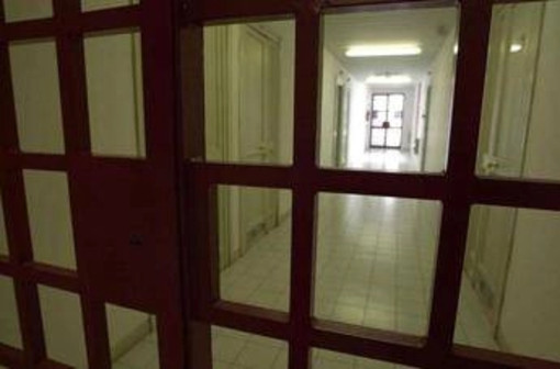 Bimba morta a Bordighera, giudice non convalida arresto ma madre resta in carcere