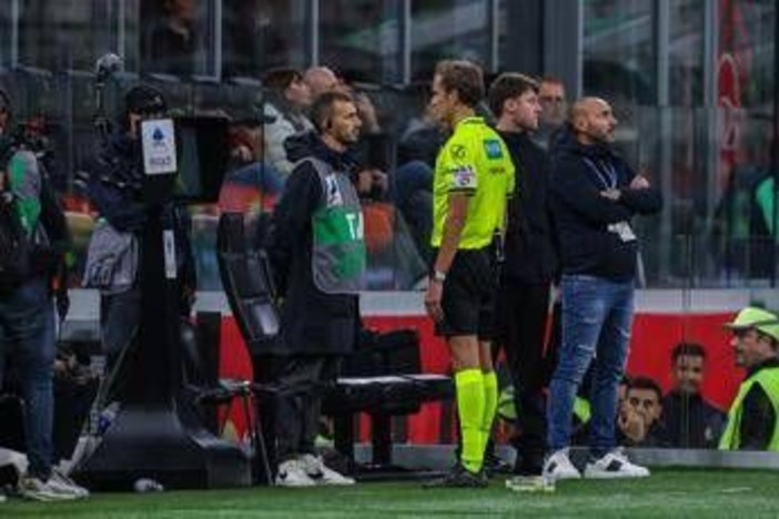 Calcio, decisioni che cambiano e protocolli che saltano: il Var è fuori controllo? Calcio, decisioni che cambiano e protocolli che saltano: il Var è fuori controllo?