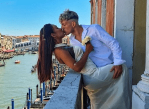 Incidente in barca nel canale di Tessera a Venezia, 25enne è grave: si cerca la moglie caduta in acqua Incidente in barca nel canale di Tessera a Venezia, 25enne è grave: si cerca la moglie caduta in acqua