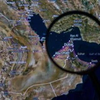 Iran, dopo Hormuz riapre parte dello spazio aereo. Trump: "Negoziati durante il fine settimana" - Diretta