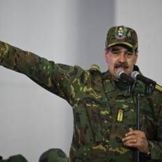 Maduro riappare in pubblico dopo giorni: "Venezuela è indistruttibile"