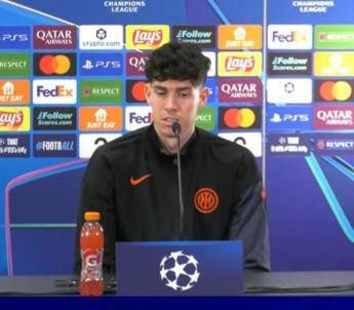 Bastoni, ecco le scuse: "Contatto accentuato, ho sbagliato". Chivu lo difende: "Basta moralisti" Bastoni, ecco le scuse: "Contatto accentuato, ho sbagliato". Chivu lo difende: "Basta moralisti"