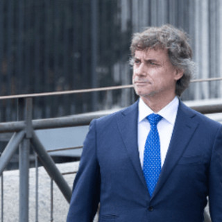Operaio muore al Colosseo, Rai rinvia serata evento di Alberto Angela: "Andrea aveva l'età dei miei figli" Operaio muore al Colosseo, Rai rinvia serata evento di Alberto Angela: "Andrea aveva l'età dei miei figli"
