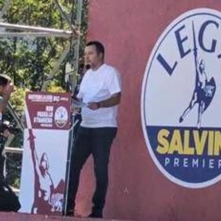 Salvini a Pontida: "Non voglio divisioni, facciamo congresso straordinario Lega a ottobre" Salvini a Pontida: "Non voglio divisioni, facciamo congresso straordinario Lega a ottobre"