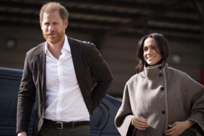 Harry e Meghan tornano in Gb con i figli (dopo quattro anni): grazie a un 'ricatto emotivo' Harry e Meghan tornano in Gb con i figli (dopo quattro anni): grazie a un 'ricatto emotivo'
