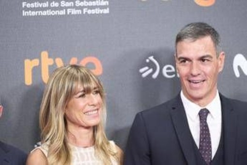 Spagna, la moglie del premier Sanchez rinviata a giudizio