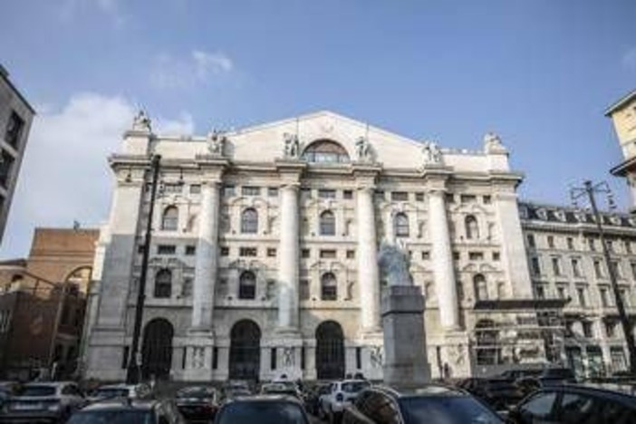 Borsa, lusso alla prova delle trimestrali: tra segnali di ripresa e incognite globali Borsa, lusso alla prova delle trimestrali: tra segnali di ripresa e incognite globali