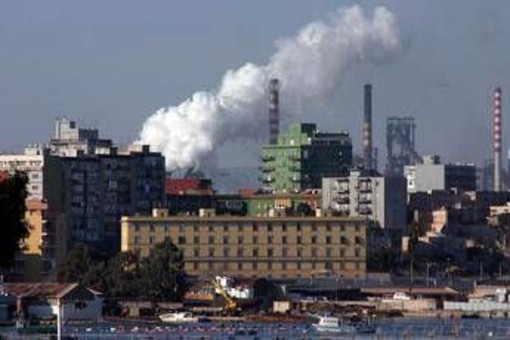 Ex Ilva Taranto, continua mobilitazione operai: occupata statale 106
