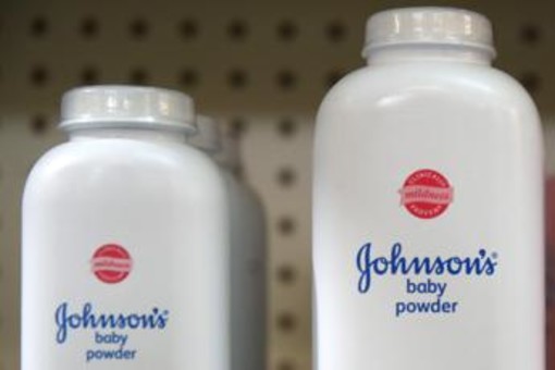 Johnson & Johnson offre 5,5 miliardi di dollari per risolvere le cause sul talco Johnson & Johnson offre 5,5 miliardi di dollari per risolvere le cause sul talco