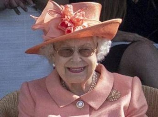 Elisabetta II, ritrovata lettera scritta quando aveva 10 anni: le premure e i disegni perfetti - Foto Elisabetta II, ritrovata lettera scritta quando aveva 10 anni: le premure e i disegni perfetti - Foto