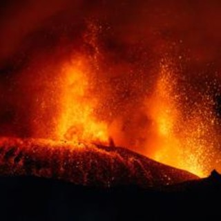Etna, aeroporto Catania ancora chiuso: stop voli fino alle 14 Etna, aeroporto Catania ancora chiuso: stop voli fino alle 14