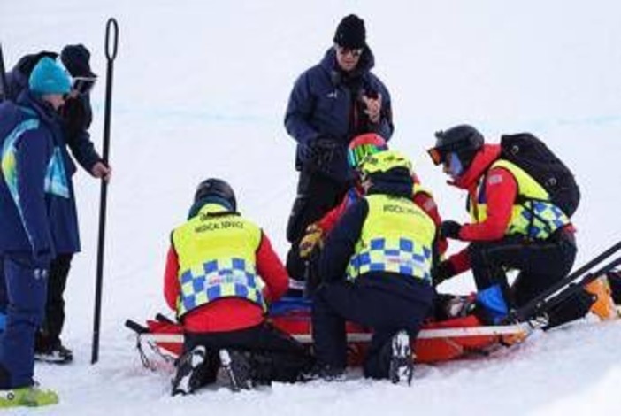 Milano Cortina, paura per Liu Jiayu: la snowboarder cade male e viene portata via in barella
