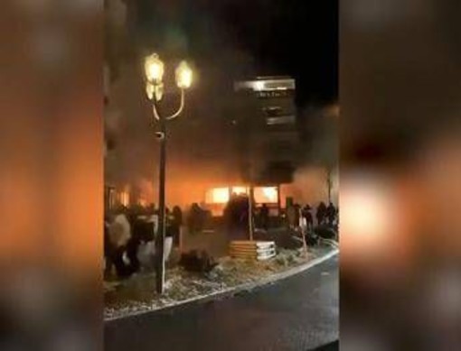 A Crans-Montana "fiamme e panico, sembrava un film dell'orrore": il racconto dei sopravvissuti