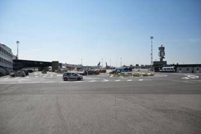 Principio di incendio aereo Easyjet, aeroporto Malpensa momentaneamente chiuso Principio di incendio aereo Easyjet, aeroporto Malpensa momentaneamente chiuso