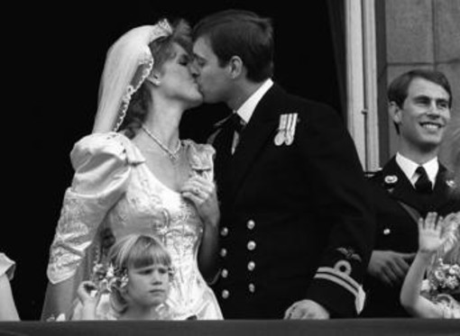 Andrea e Sarah, 40 anni fa il matrimonio: i segreti dietro un divorzio perfetto Andrea e Sarah, 40 anni fa il matrimonio: i segreti dietro un divorzio perfetto