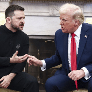 Trump: "Zelensky non vuole la fine della guerra". Il presidente ucraino: "Casa Bianca spinge Kiev alla resa"