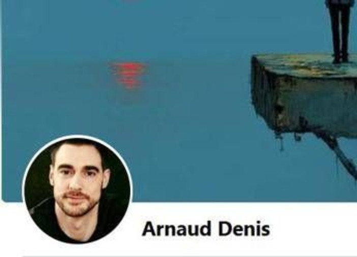 "Depongo le armi, non giudicatemi", l'attore Arnaud Denis sceglie l'eutanasia a 43 anni "Depongo le armi, non giudicatemi", l'attore Arnaud Denis sceglie l'eutanasia a 43 anni