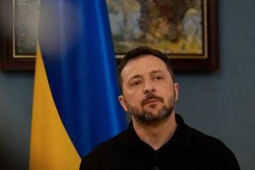 Ucraina, Zelensky a Parigi da Macron. Negoziati Miami incentrati su definizione confine Ucraina, Zelensky a Parigi da Macron. Negoziati Miami incentrati su definizione confine