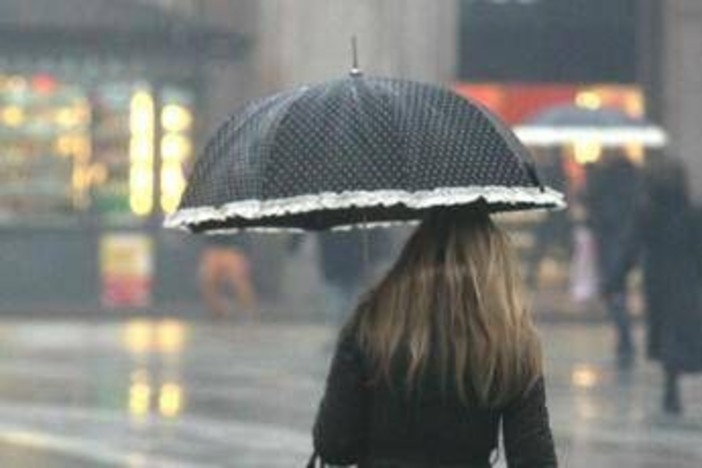 Italia divisa dal meteo, arriva la pioggia sul versante adriatico e al Sud: le previsioni Italia divisa dal meteo, arriva la pioggia sul versante adriatico e al Sud: le previsioni