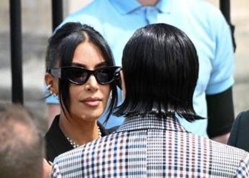 Kim Kardashian riceverà un euro di risarcimento per la rapina subita nel 2016: "Non cerco soldi" Kim Kardashian riceverà un euro di risarcimento per la rapina subita nel 2016: "Non cerco soldi"