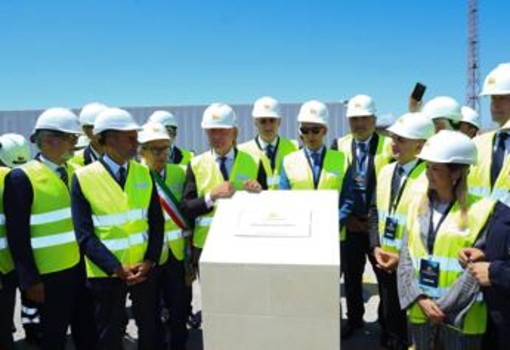 Al via a Brindisi il cantiere per il nuovo polo di Eni per le batterie stazionarie Al via a Brindisi il cantiere per il nuovo polo di Eni per le batterie stazionarie