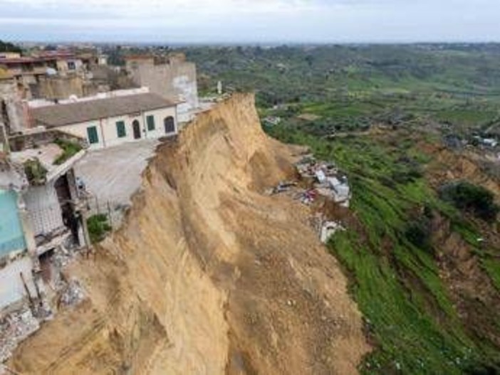 Niscemi, Musumeci: "Frana ha raggiunto una larghezza di oltre 4 km" Niscemi, Musumeci: "Frana ha raggiunto una larghezza di oltre 4 km"