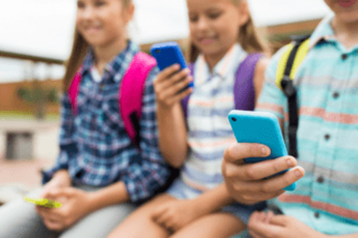 Ue, nuove regole sui social per i minori: niente account autonomi prima dei 15 anni Ue, nuove regole sui social per i minori: niente account autonomi prima dei 15 anni