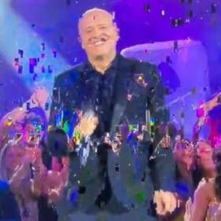 Sanremo, problemi di segnale e gli utenti 'accusano' Pezzali di playback Sanremo, problemi di segnale e gli utenti 'accusano' Pezzali di playback