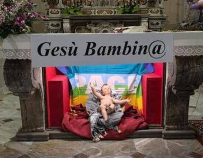 Gesù è una bambina nel presepe, Don Vitaliano: "Dio si incarna anche nelle donne" Gesù è una bambina nel presepe, Don Vitaliano: "Dio si incarna anche nelle donne"