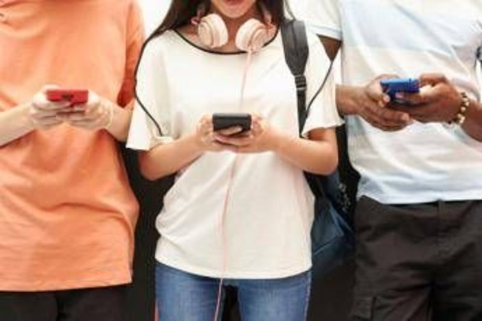 Indagine Moige-Piepoli 'Venduti ai minori', allarme vendita illegale alcol e tabacco Indagine Moige-Piepoli 'Venduti ai minori', allarme vendita illegale alcol e tabacco