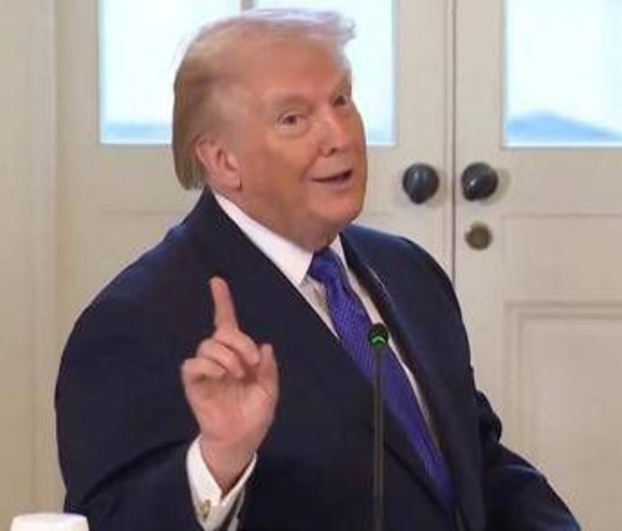 Minneapolis, la risposta di Trump: "Consegnateci immigrati illegali"