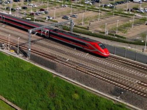 Treni, Italia divisa in due per lavori su ponte a Firenze: previsti ritardi e cancellazioni per Alta Velocità e Regionali