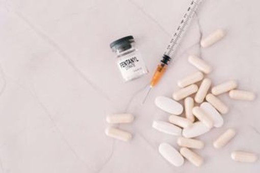 Furto Fentanyl a Roma: cos'è l'analgesico 80 volte più potete della morfina Furto Fentanyl a Roma: cos'è l'analgesico 80 volte più potete della morfina