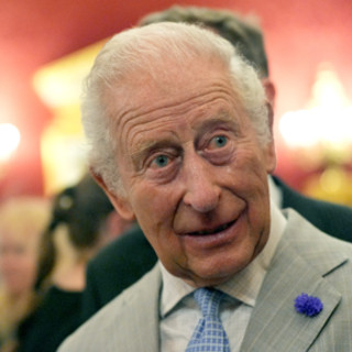 Harry torna nel Regno Unito: "Carlo costretto a delicato gioco di equilibri con William"