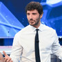 Sanremo 2027, De Martino cambia le regole: voto online ed Eurovision, 24 Big in gara e paletti su Ia Sanremo 2027, De Martino cambia le regole: voto online ed Eurovision, 24 Big in gara e paletti su Ia