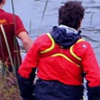 Udine, si tuffa nel Tagliamento e non riemerge: ricerche in corso Udine, si tuffa nel Tagliamento e non riemerge: ricerche in corso