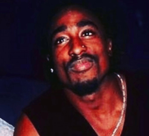 Tupac Shakur, il processo 30 anni dopo la sua morte. Il racconto della sparatoria: "È scoppiato l'inferno" Tupac Shakur, il processo 30 anni dopo la sua morte. Il racconto della sparatoria: "È scoppiato l'inferno"
