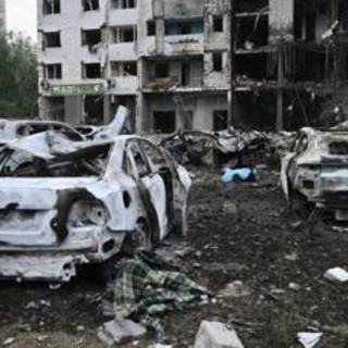 Ucraina, missili russi colpiscono Kiev: 2 morti e una ventina di feriti