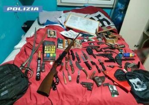 Pavia, armi e svastiche in casa: arrestato 19enne Pavia, armi e svastiche in casa: arrestato 19enne