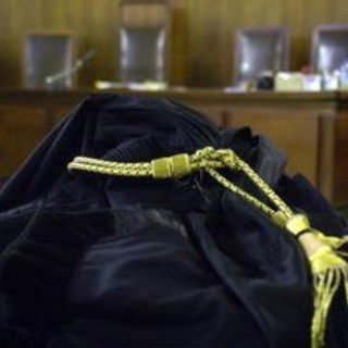 Sparò e uccise due rapinatori, ridotta condanna al gioielliere Mario Roggero Sparò e uccise due rapinatori, ridotta condanna al gioielliere Mario Roggero