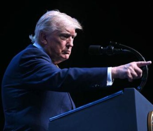 Trump: "Niente pedaggio 20%, Stretto di Hormuz aperto a tutti tranne navi Teheran" Trump: "Niente pedaggio 20%, Stretto di Hormuz aperto a tutti tranne navi Teheran"
