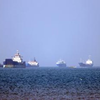 Iran, Usa abbattono droni iraniani a Hormuz. Teheran: "Accordo mai così vicino" Iran, Usa abbattono droni iraniani a Hormuz. Teheran: "Accordo mai così vicino"