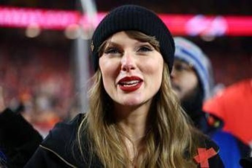 Taylor Swift tornerà con un nuovo album: l'annuncio nel podcast del fidanzato Taylor Swift tornerà con un nuovo album: l'annuncio nel podcast del fidanzato