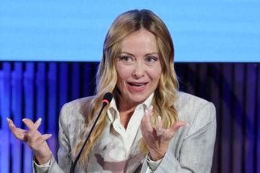 Caro carburanti, Meloni: "Pronti a intervenire con accise mobili" Caro carburanti, Meloni: "Pronti a intervenire con accise mobili"