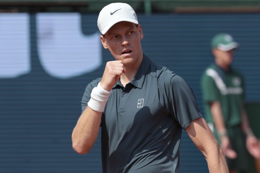 Sinner re a Montecarlo, batte Alcaraz e torna numero 1 del mondo Sinner re a Montecarlo, batte Alcaraz e torna numero 1 del mondo