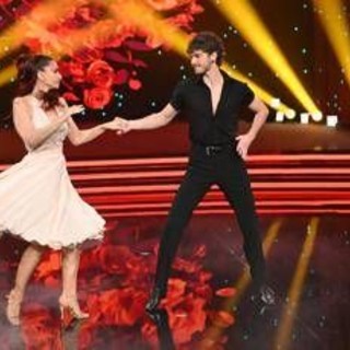Ballando, Delogu: "Io e Nikita non stiamo insieme". Ma la giuria non ci crede...