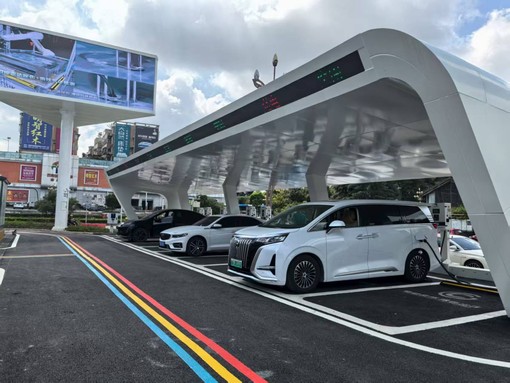 Veicoli elettrici, in Cina più di 19 milioni di colonnine di ricarica